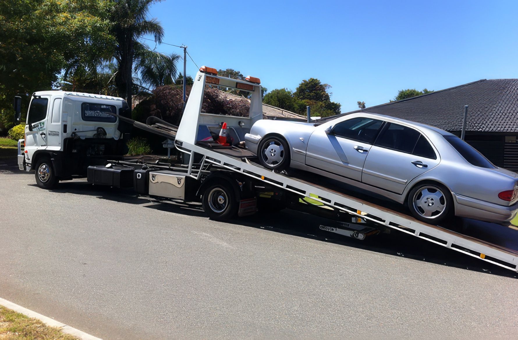 Tilt tray tow truck collecting a broken down car in Perth